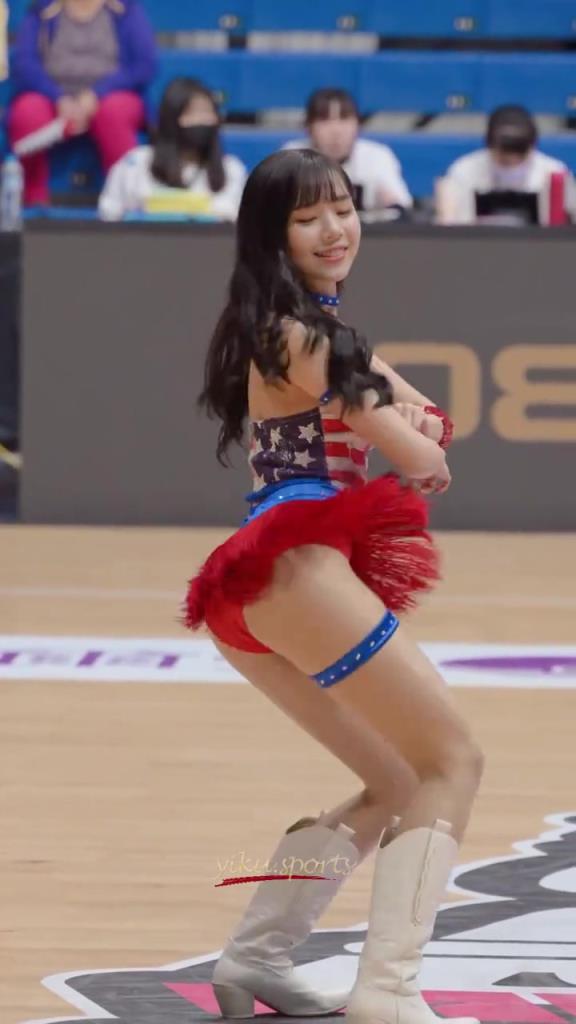 最好的啦啦队小姐姐！自信，健康充满活力！